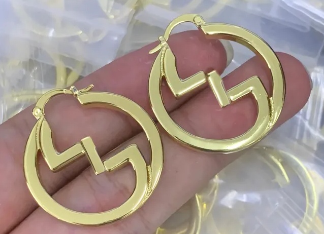 Мужские серьги-кольца — это модно